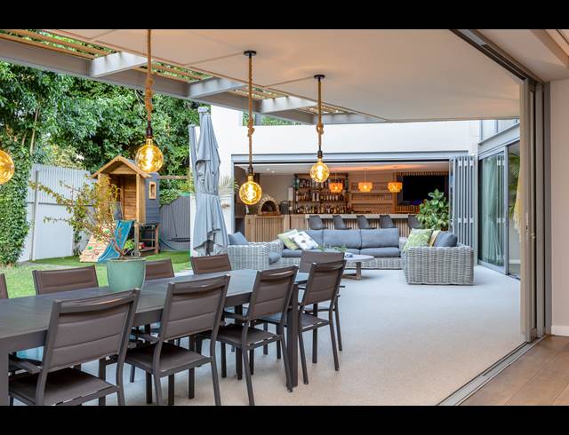 4 BEDROOM HOUSE FOR SALE IN CONSTANTIA
